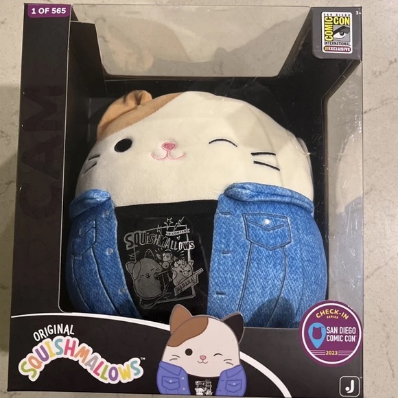 NWT 2023 Cam The Cat Check-In Series Comic Con LE Squishmallow - Picture 7 of 7